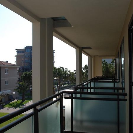 Hotel Caesar Residence & Spa ลิโด ดิ กามาโยเร ภายนอก รูปภาพ