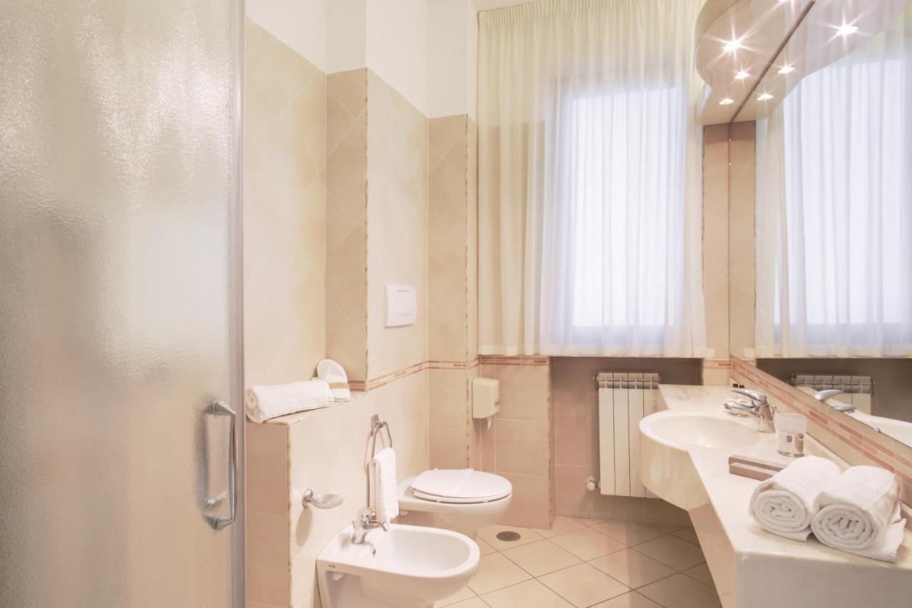 Hotel Caesar Residence & Spa ลิโด ดิ กามาโยเร ภายนอก รูปภาพ