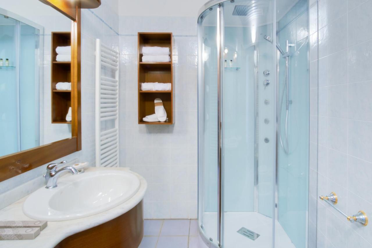Hotel Caesar Residence & Spa ลิโด ดิ กามาโยเร ภายนอก รูปภาพ