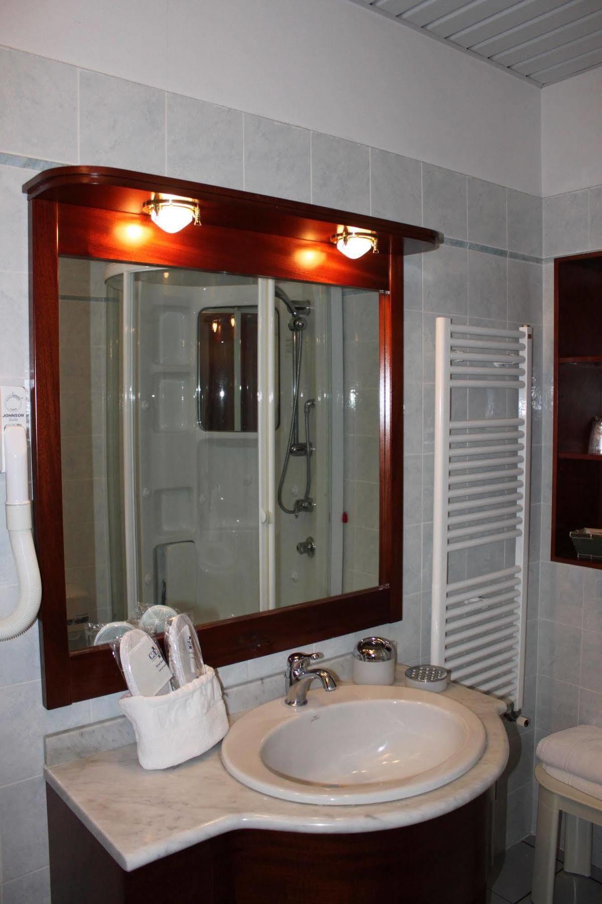Hotel Caesar Residence & Spa ลิโด ดิ กามาโยเร ภายนอก รูปภาพ