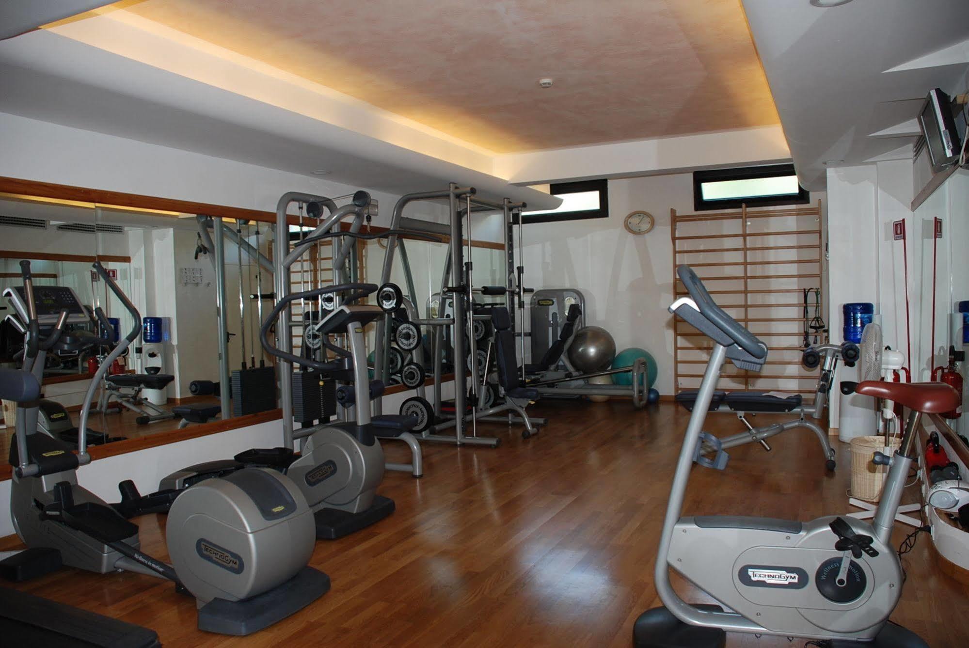 Hotel Caesar Residence & Spa ลิโด ดิ กามาโยเร ภายนอก รูปภาพ