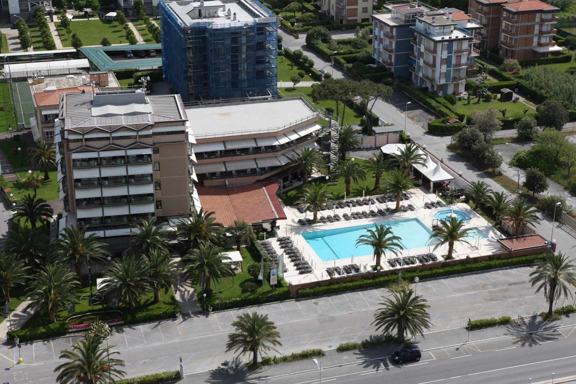 Hotel Caesar Residence & Spa ลิโด ดิ กามาโยเร ภายนอก รูปภาพ