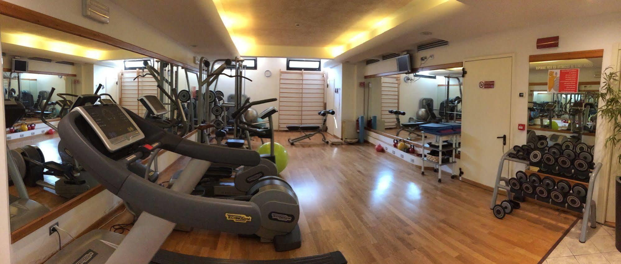 Hotel Caesar Residence & Spa ลิโด ดิ กามาโยเร ภายนอก รูปภาพ
