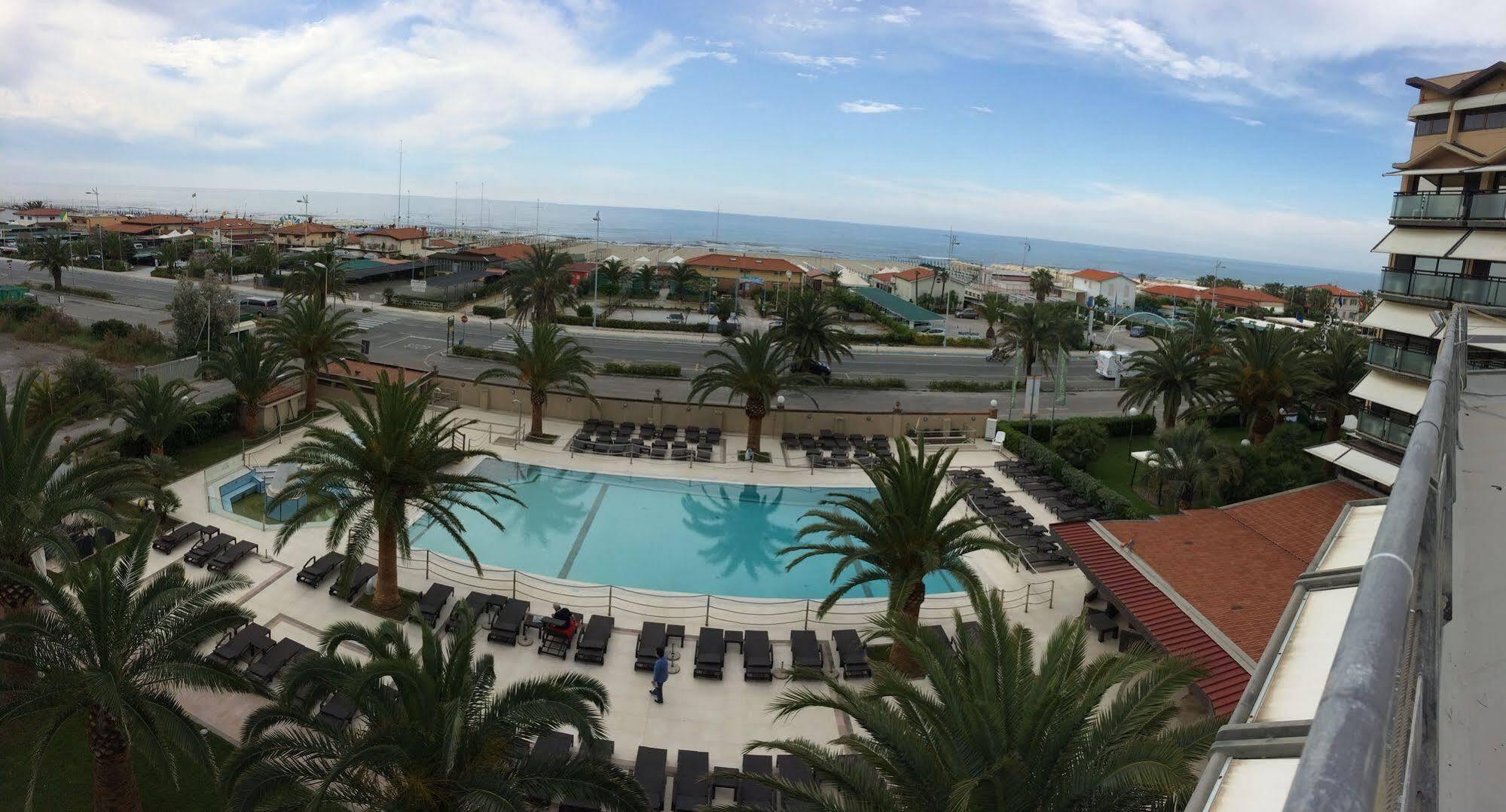 Hotel Caesar Residence & Spa ลิโด ดิ กามาโยเร ภายนอก รูปภาพ