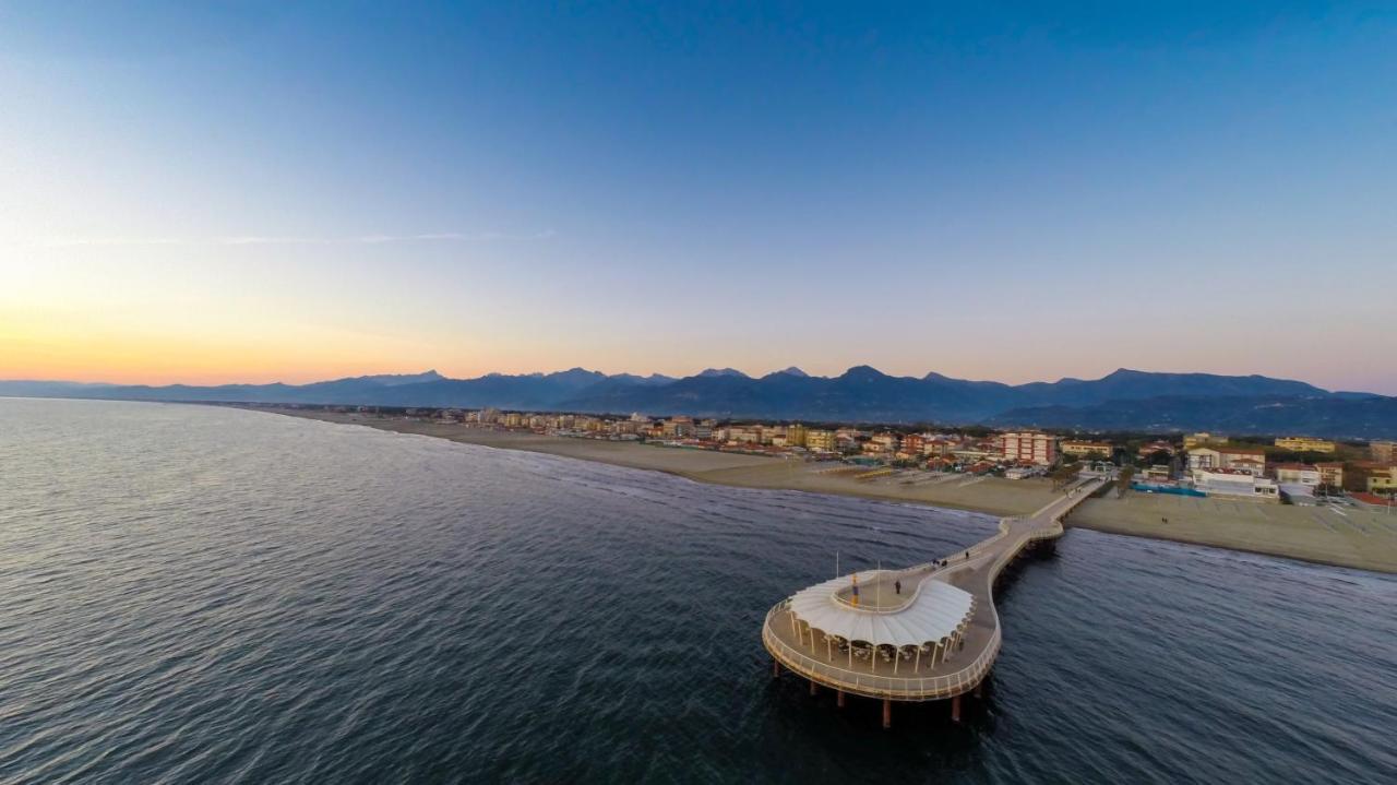 Hotel Caesar Residence & Spa ลิโด ดิ กามาโยเร ภายนอก รูปภาพ
