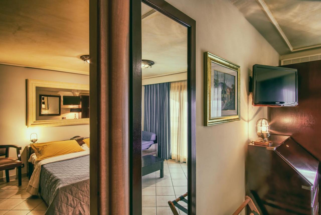 Hotel Caesar Residence & Spa ลิโด ดิ กามาโยเร ภายนอก รูปภาพ