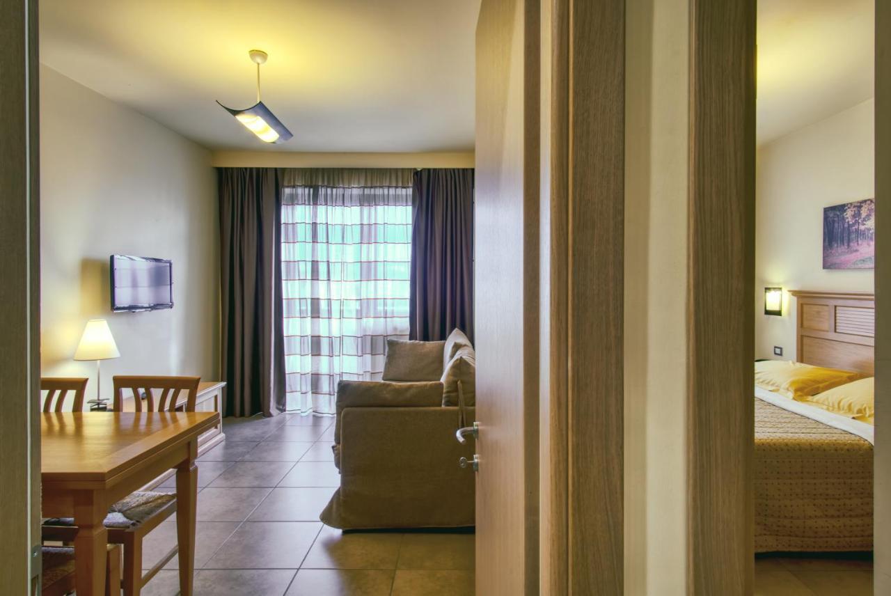 Hotel Caesar Residence & Spa ลิโด ดิ กามาโยเร ภายนอก รูปภาพ