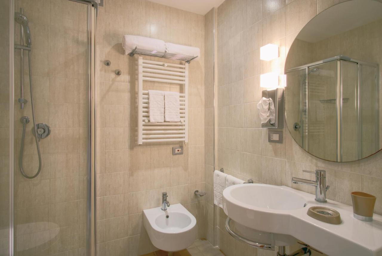 Hotel Caesar Residence & Spa ลิโด ดิ กามาโยเร ภายนอก รูปภาพ
