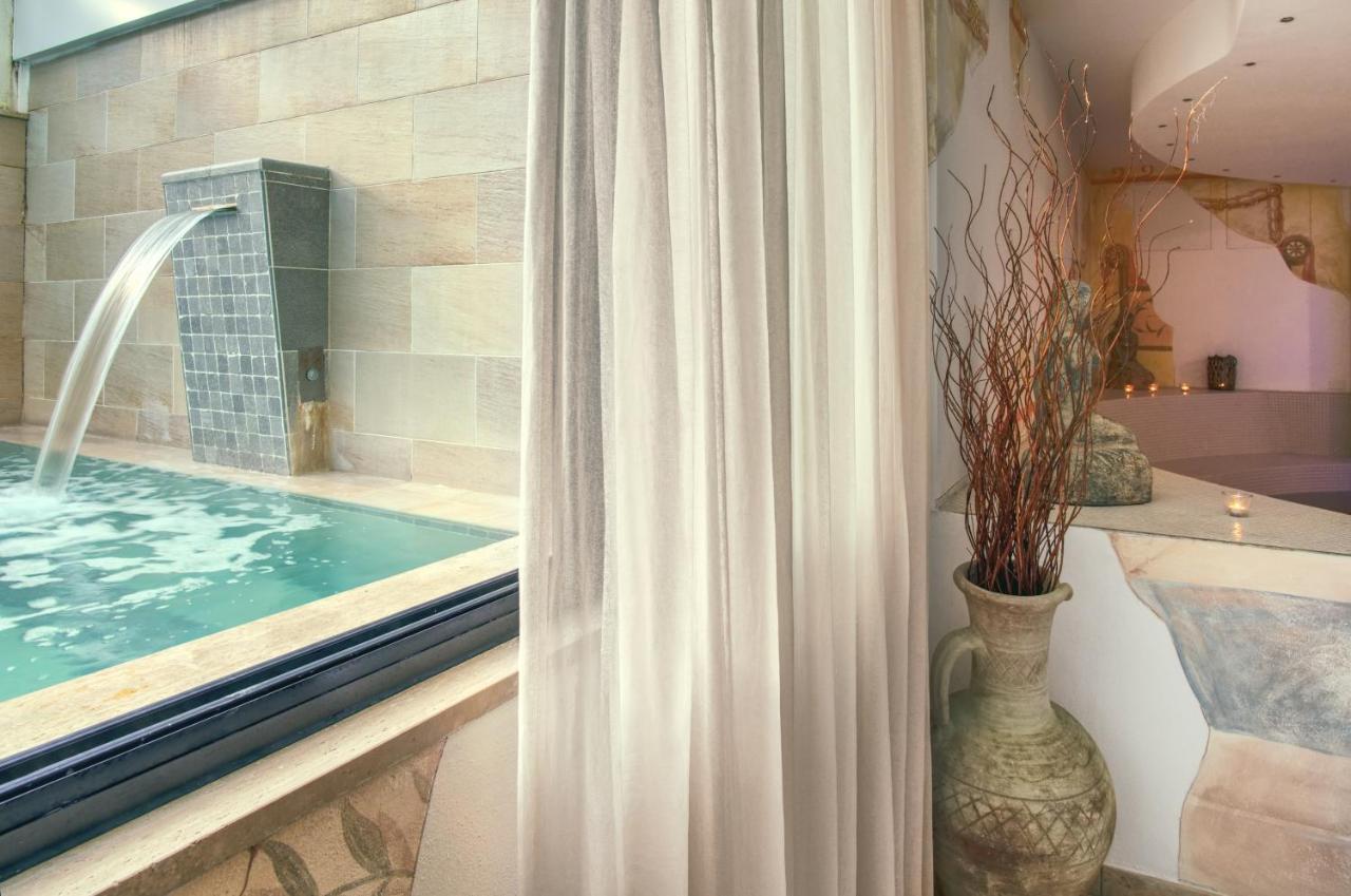 Hotel Caesar Residence & Spa ลิโด ดิ กามาโยเร ภายนอก รูปภาพ